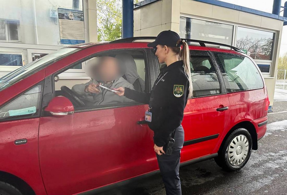 Un șofer a încercat să intre în Moldova cu un permis de conducere cumpărat